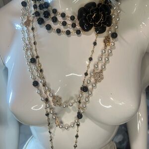 Elegant Black and Gold Floral Necklace